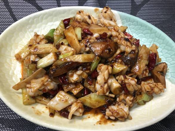 141. Sautéed Squid with Peppers in Black Bean Sauce 老乾媽爆魷魚